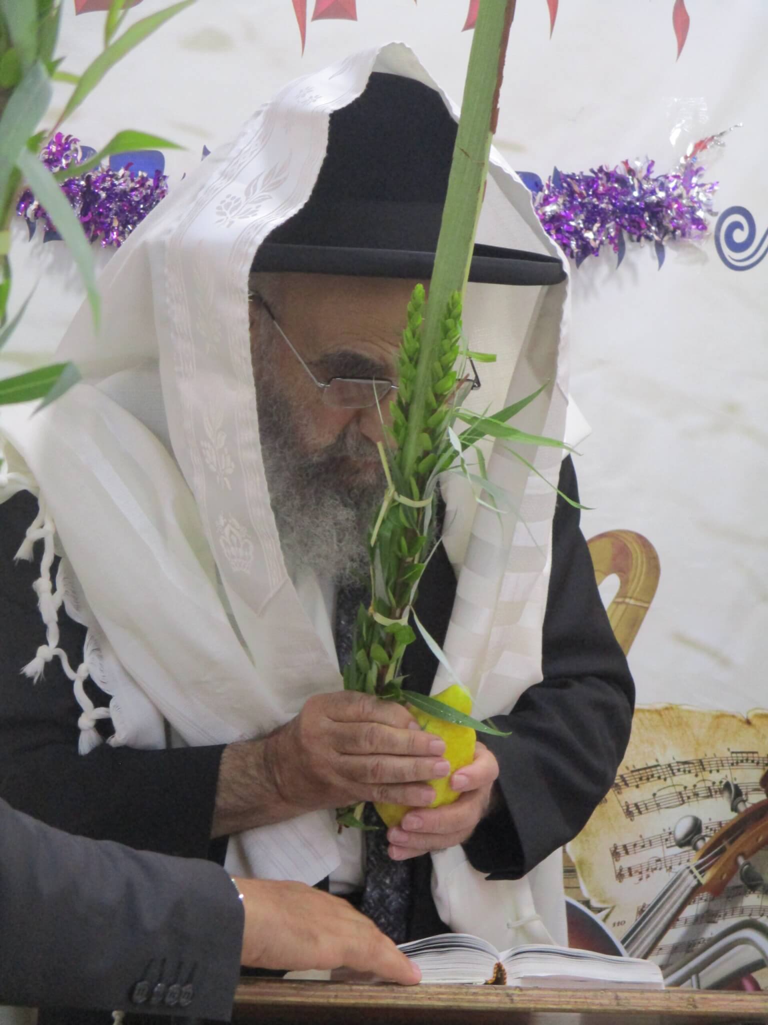 מרן ראש הישיבה הגאון רבי משה צדקה שליטא בחג הסוכות